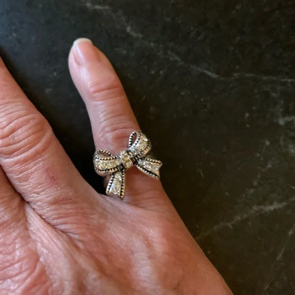 AVON | Rhinestone Silver Metal Bow Ring - Picture 3 of 4